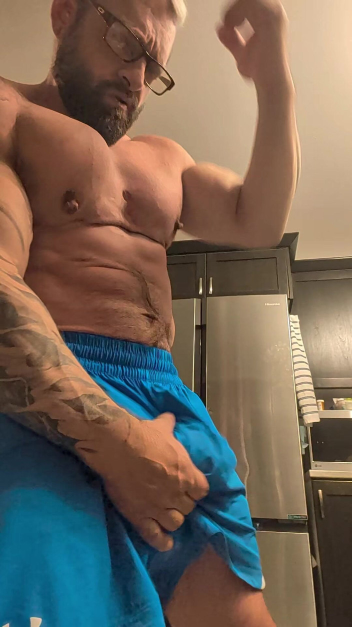 Bruiser Bearwood: Зрелая после спортзала, гибкая