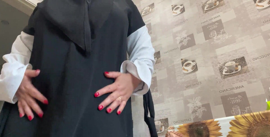 Lux Eva: Sexy marocká děvka v hidžábu