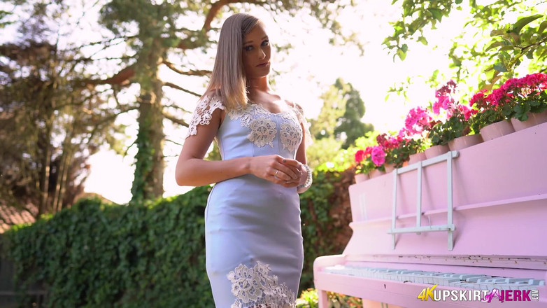 SkirtJerk: Honour May - Tukang kebun miang