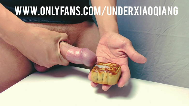 UnderXiaoQiang: Vyvrcholení na můj mooncake - food porno - plné video