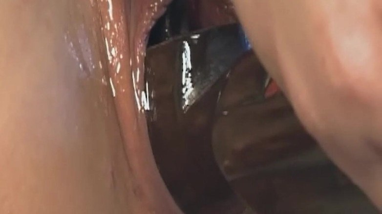 Bangora sluts: 거대한 장난감으로 뻗은 미시 갈색 머리 밀프