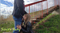 S-Wife Katy: S-ehefrau katy riskily wird auf einer überfüllten Autobahn gefickt und einen...