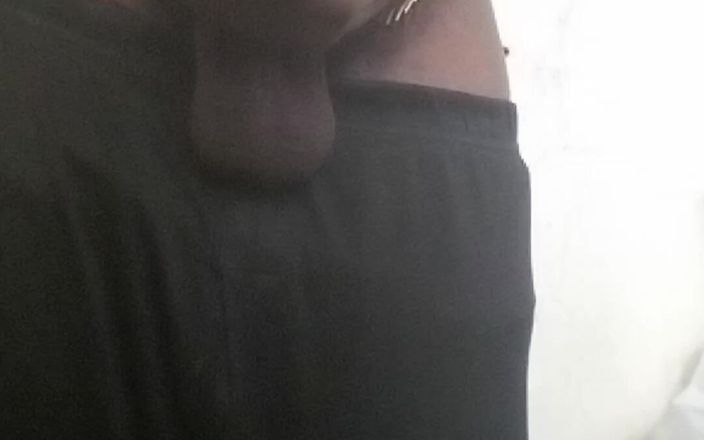 SweetDWillie456: Un voyou en prison enlève une énorme grosse bite noire