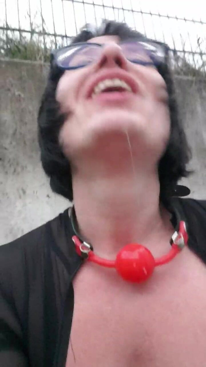 JulieEroticDress: Sklavin Spritzt Episch