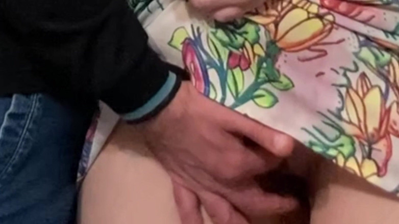 Niki studio: Fantazie v metru! Dívka dostane její kundičku prstěnou od cizince