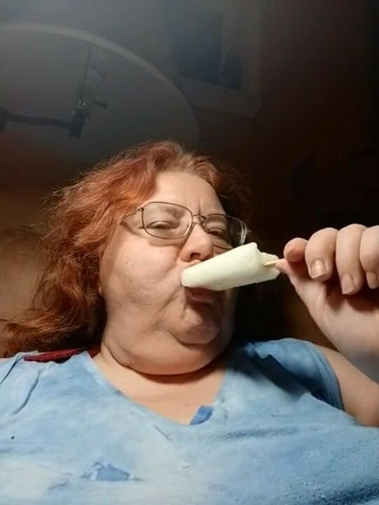 BBW nurse Vicki adventures with friends: Ich liebe Eis, banane und popsicles Yum