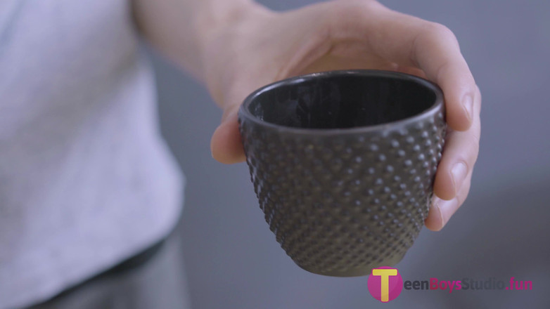 Doggy boys: Băiatul pulos Leo într-un masaj complet dur