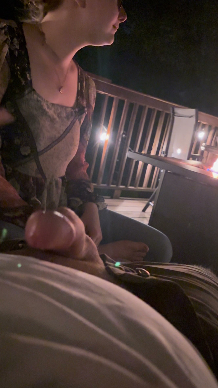 BeautfiulBJ25: Wife Eats Roasted Marshmellows off My Cock