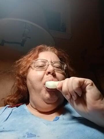 BBW nurse Vicki adventures with friends: Jedzenie popsicle zimnej linii lodu