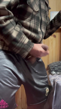 Mi sono masturbato con i pantaloncini
