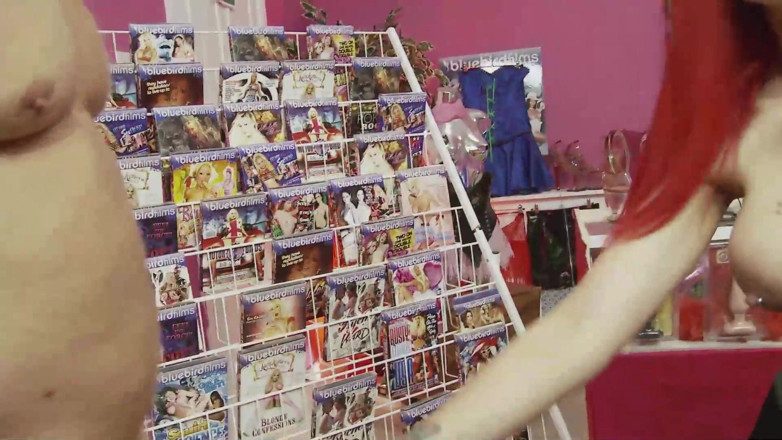 Nasty Beaver Club: Cagna rossa al sexy shop