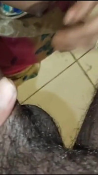 Cachonda india ama de casa Priya utilizada por dewar en el baño