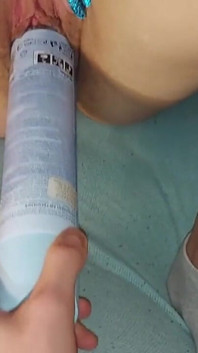 Lamiendo con una botella