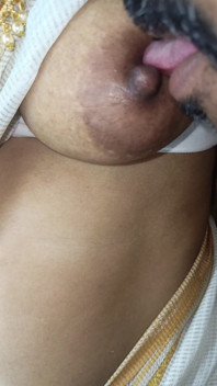 Betrügende mallu-tante, heiße romantik-brust leckt heißes virales video
