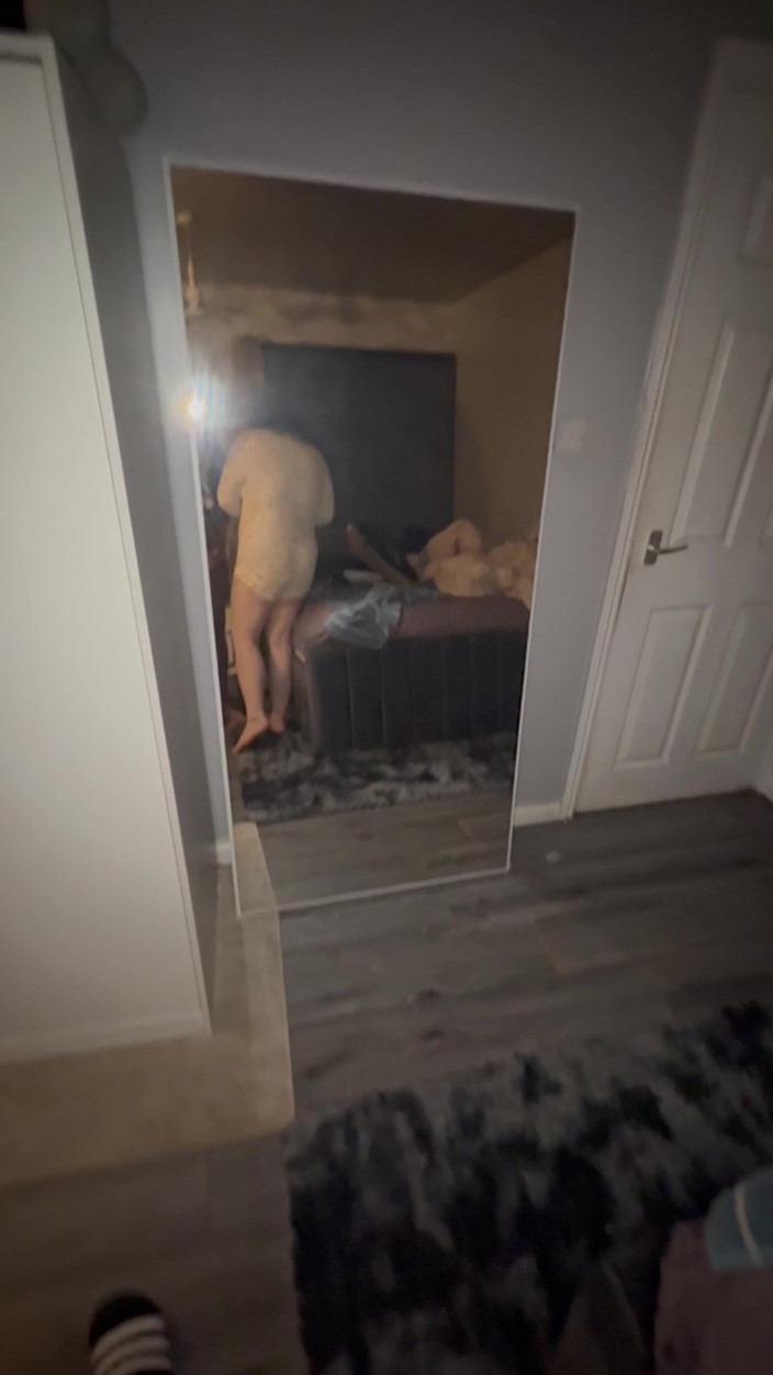 Moan forme baby: Sora mea vitregă cu forme de 18 ani are parte de...