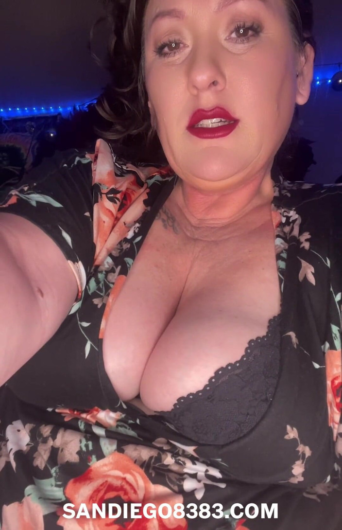 SanDiego8383: 그녀는 당신이 나에게 Iff를 자위하고 있다는 것을 알고 있습니까?