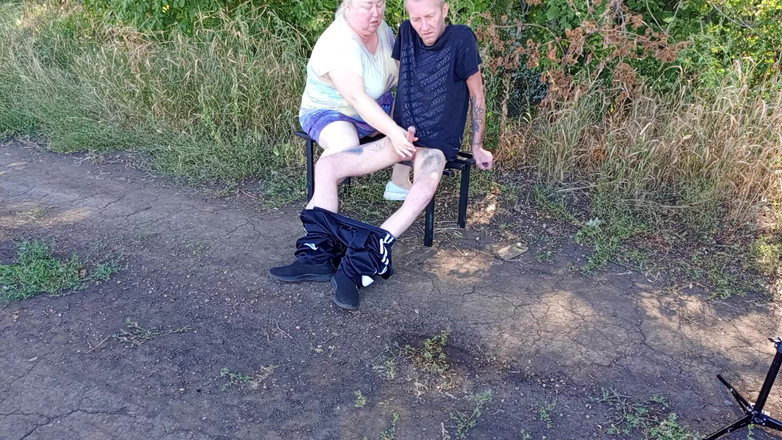 Zona901: Mama vitregă îmi suge pula într-un parc pe o bancă până când...