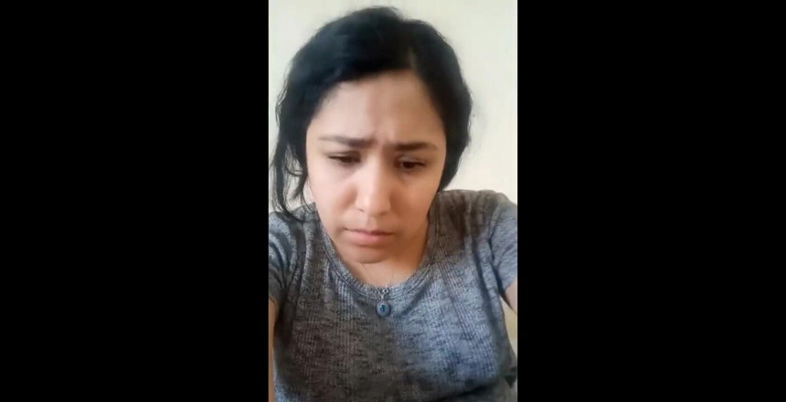Marialunamex: El coño de una niña mexicana literalmente tembla con un...