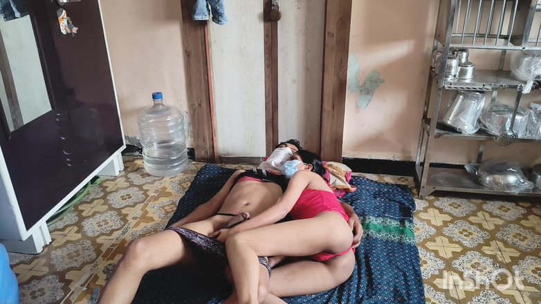 Desishycouple: ピンクのビキニを着たシヴァニ・バービのセックス。パート1