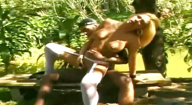 She-Male X: Tranny in het bos