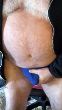 Beardaddychub kamerada mastürbasyon yapıyor