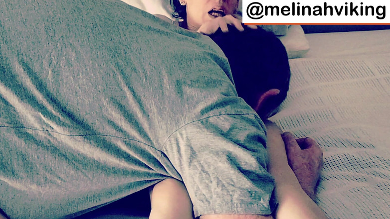 Melinah Viking: Něžně se mě dotkněte