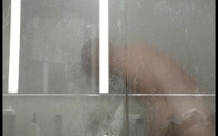 Twoblokes: Um urso e um grande pau de disquete no chuveiro