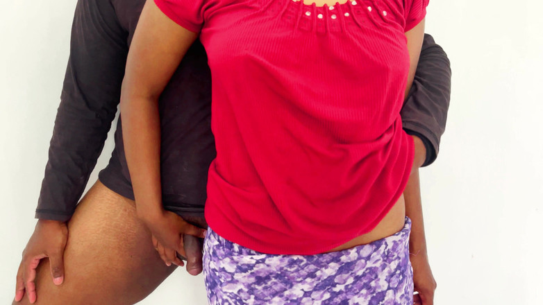 Aathiyaa: Pareja universitaria atrapada haciendo trampa en hotel