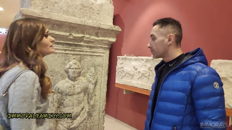 Immoral Family: Brattiges britisches schätzchen geht mit ihrem stiefvater ins geschichtsmuseum