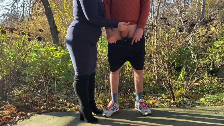 OurFetishLife: 做一个听话的继子，为你继母射精！