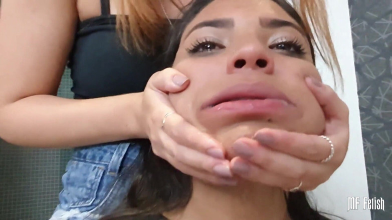 Sapphic Latinas: Lamber meus pés como pirulito