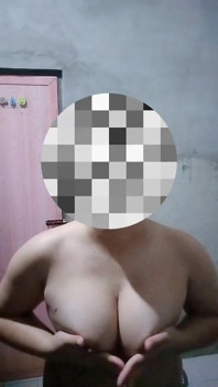 Aku lagi asik mandi bareng?