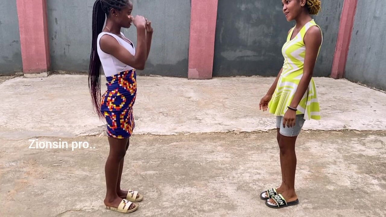 Zion: 非洲女同性恋情人在户外玩本地游戏