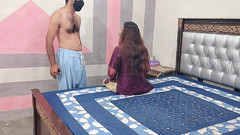 Pakistani CoupleX: Bhabhi membersihkan bilik, abang tiri mertua membuatkannya pembantu rumah baru...