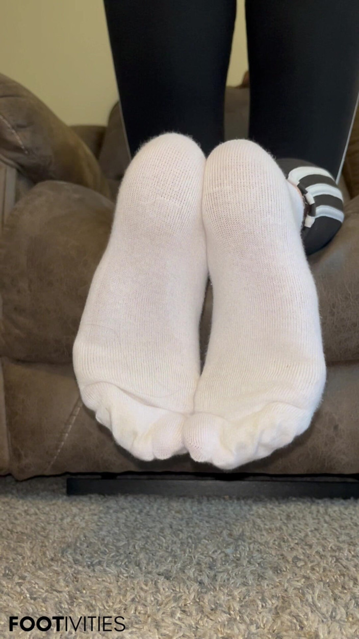 footivities: Silent Sock Tease - I Piedi Di Ivys - Footivities