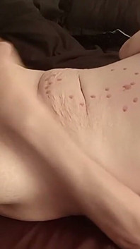 Ben boşalırken vücudumda ve yarağımda ateşli mum ağdası