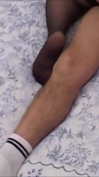 Morena tesuda adora uma carga quente nos peitos dela em close-up
