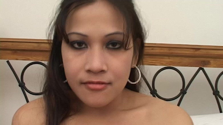 Oldschool X: Madura milf acaricia palpitante polla grande con ambas manos