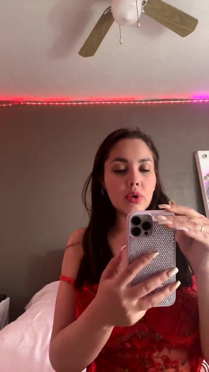 Marian Franco: Big Tit Latina Babe Showing off Her Body on Live