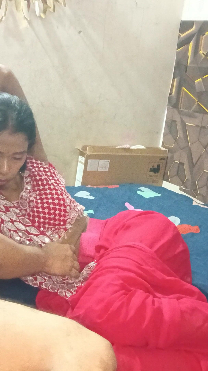 Truefuker: Bhabhi-Ji wordt geneukt in haar nieuwe saree