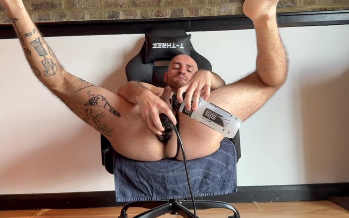 davidedpxxx: 穿着我的短丁字裤自、玩具、坑和脚的单人表演乐趣