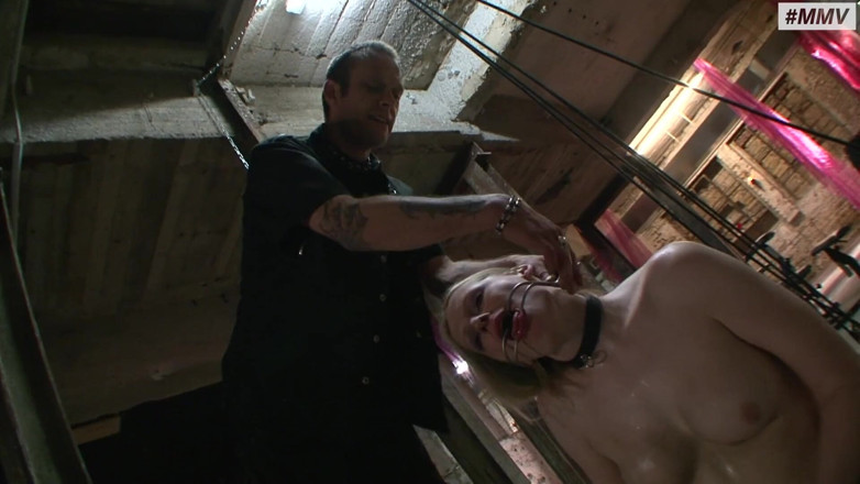 German BDSM MMV: Blonde bdsm slavin - Duitse bdsm diep in keel