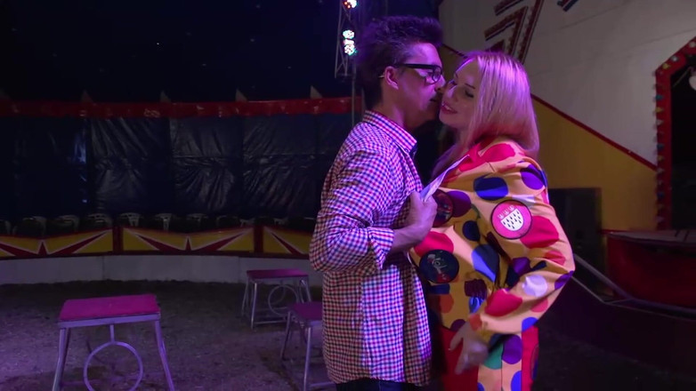 German Porn: Clown De Cirque, BBW, Double Pénétration, Chevauchage Sauvage