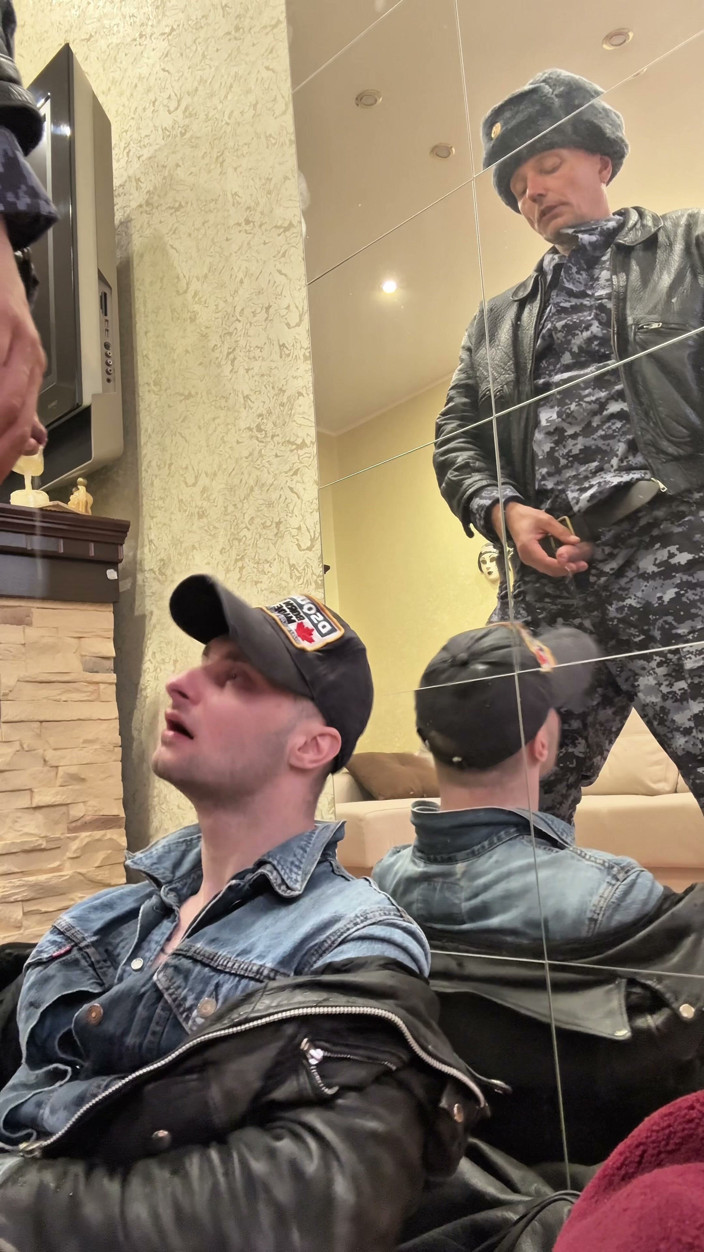 KinkySirius: Kinkysirius Was Arrested by Cop Again