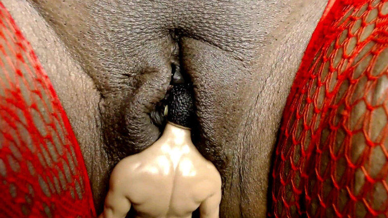 Maeling: Un micro homme enveloppé dans des lèvres de chatte vierges