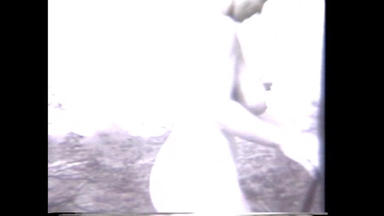 The Unforgettable: Ngực khủng khiêu khích