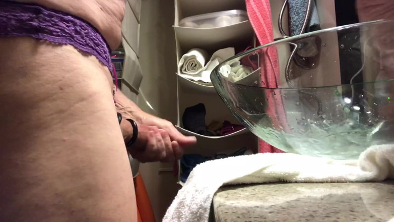 Croonerlooker: Wankin at the Sink