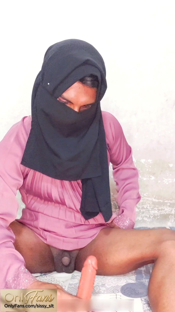 Sissy Slut Simran: Hidżab shemale jebanie przez Dildo