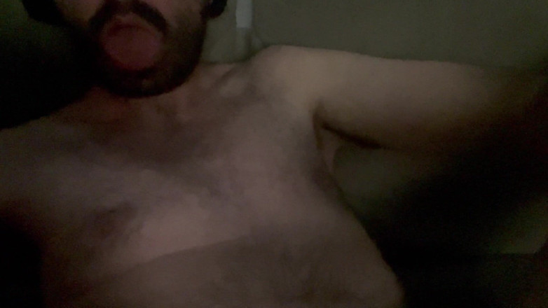 GayCubsbear: Me masturbo y enseño mi ano