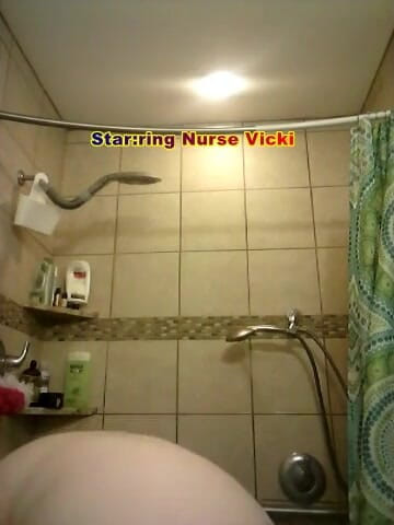 BBW nurse Vicki adventures with friends: นางพยาบาล Vicki เล่นกับตัวเองบนเตียง
